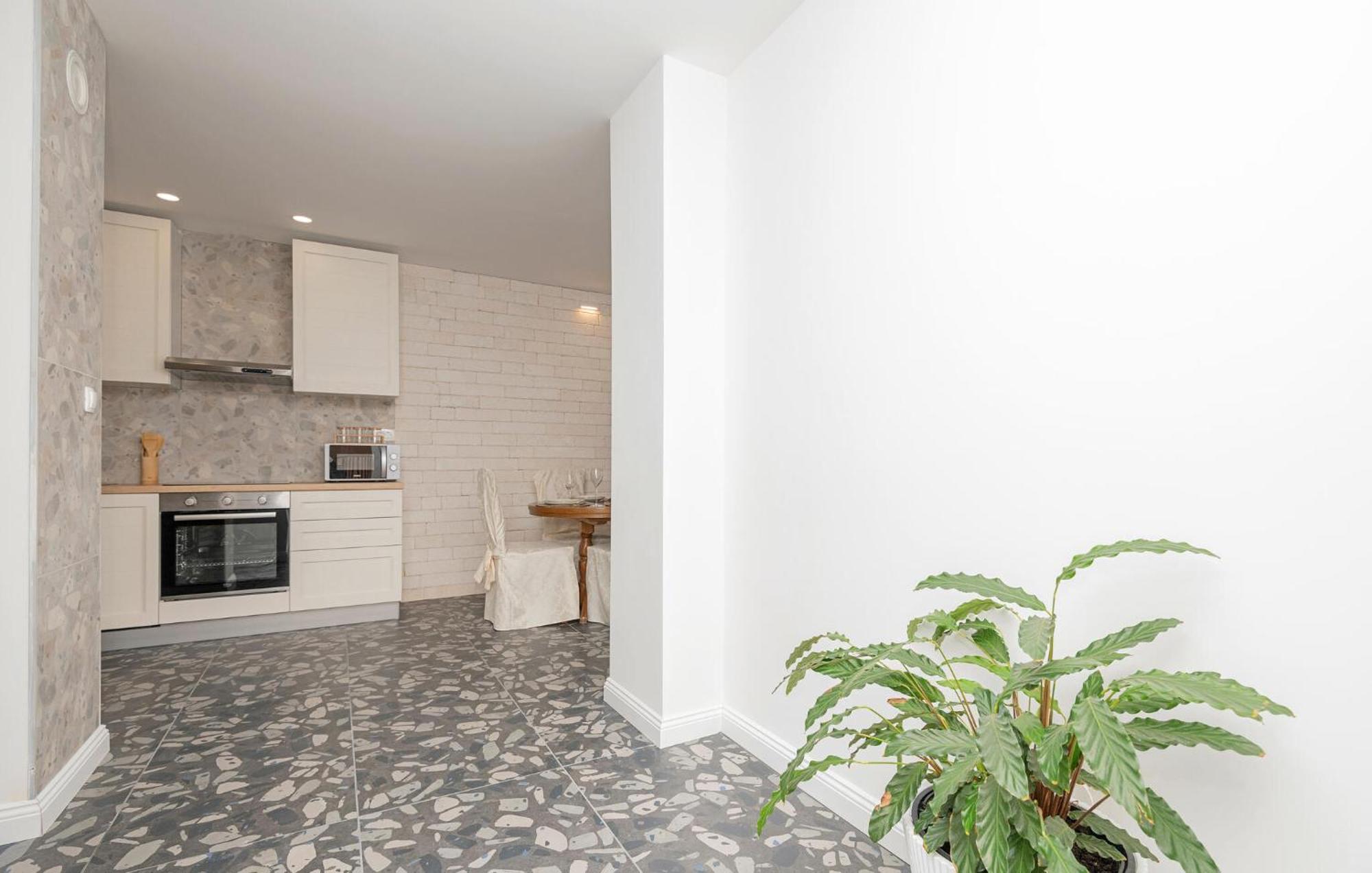 Cozy Apartment In Makarska With Kitchen ภายนอก รูปภาพ