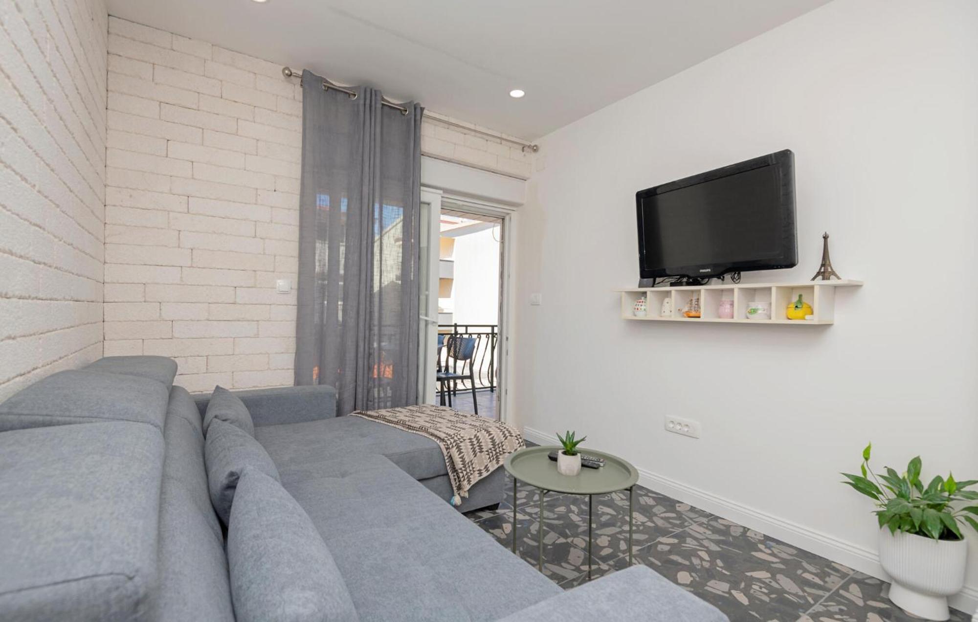 Cozy Apartment In Makarska With Kitchen ภายนอก รูปภาพ