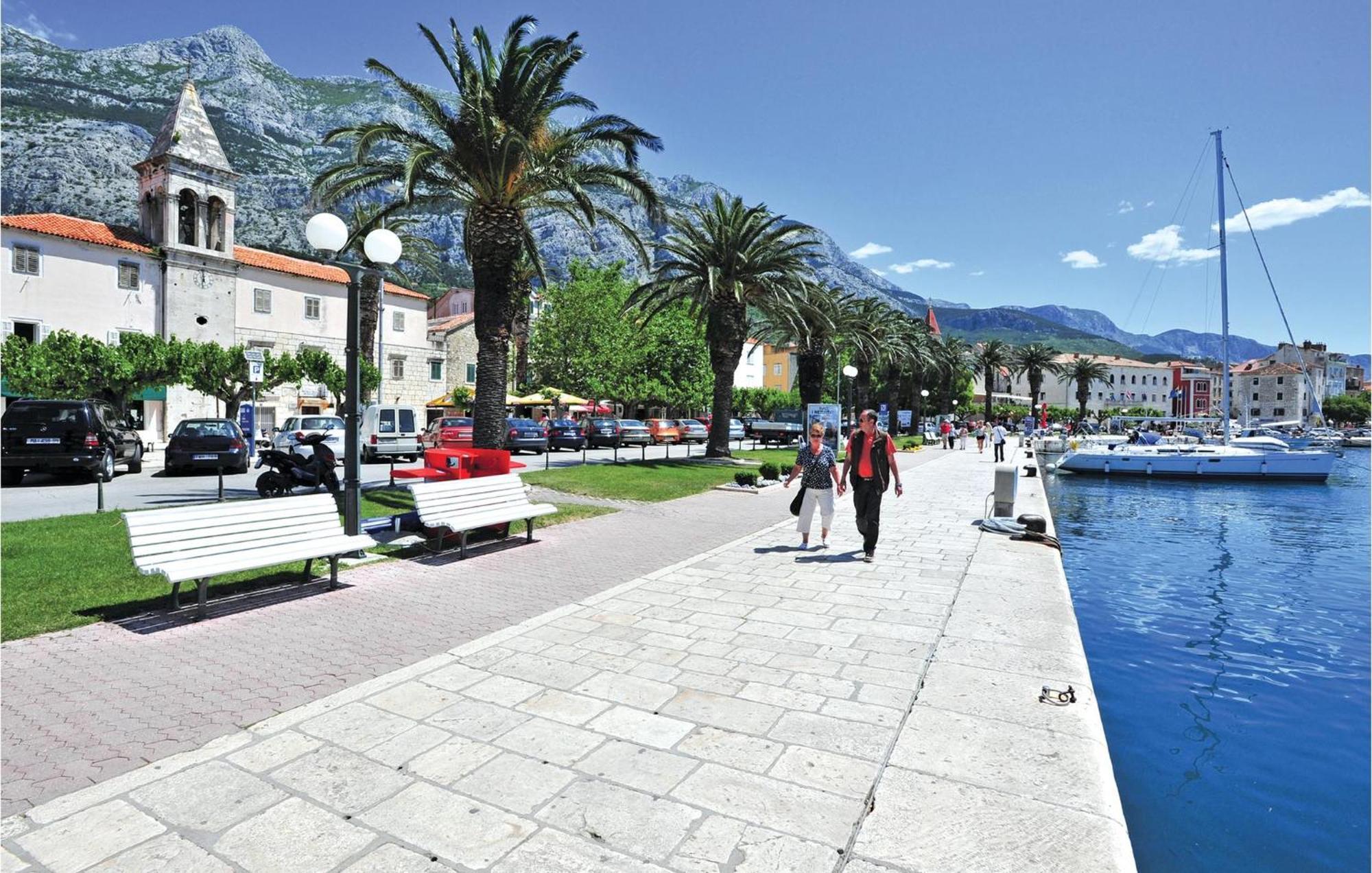 Cozy Apartment In Makarska With Kitchen ภายนอก รูปภาพ