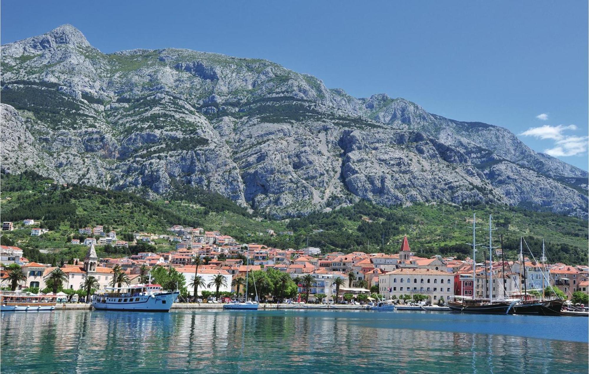 Cozy Apartment In Makarska With Kitchen ภายนอก รูปภาพ